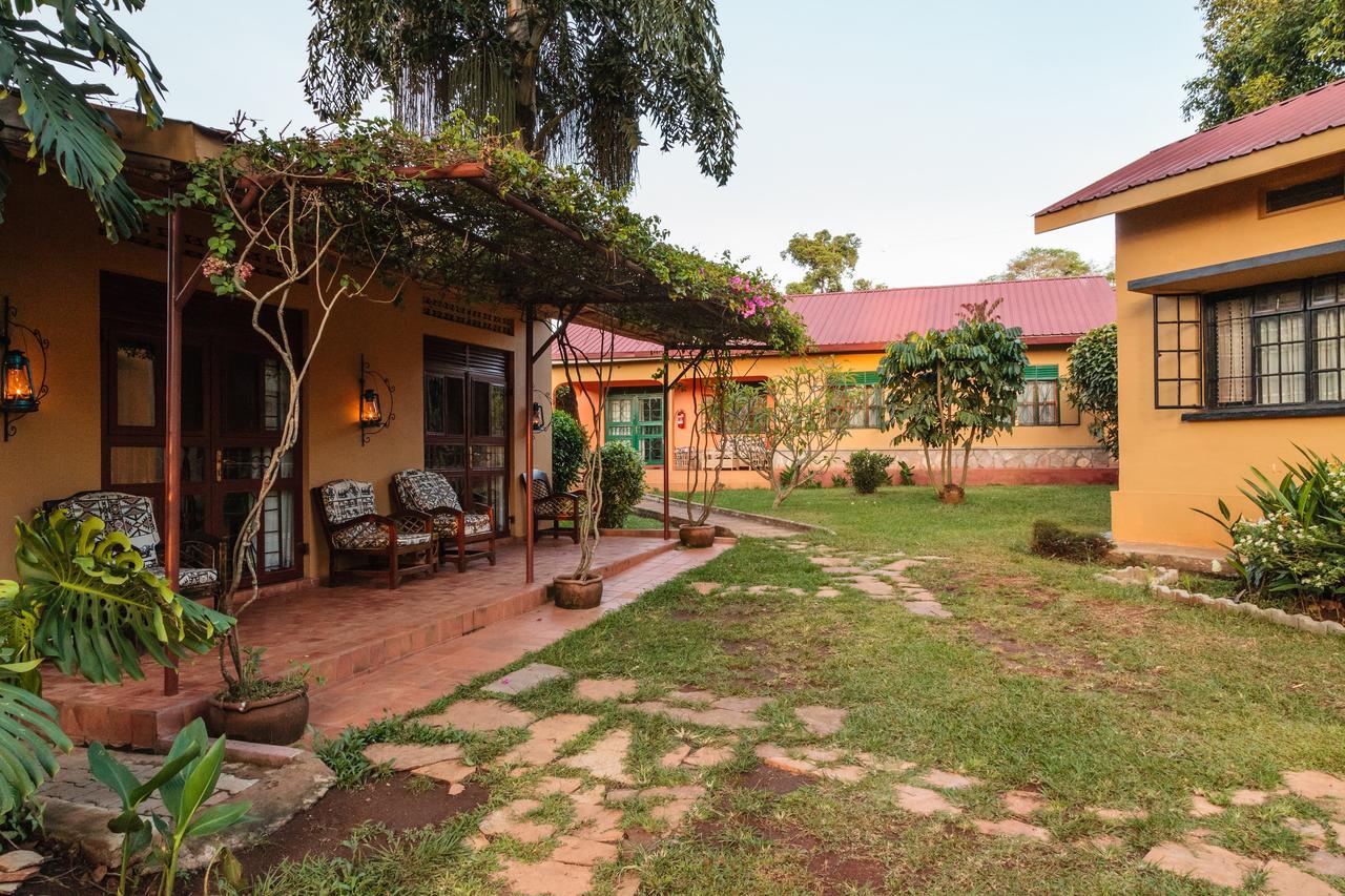 Airport Guesthouse 恩德培 外观 照片