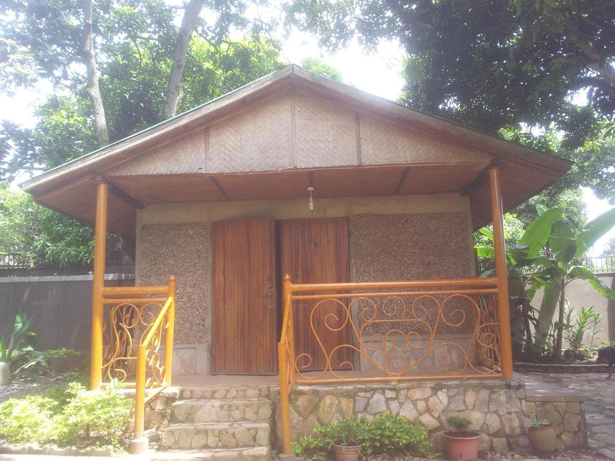 Airport Guesthouse 恩德培 外观 照片