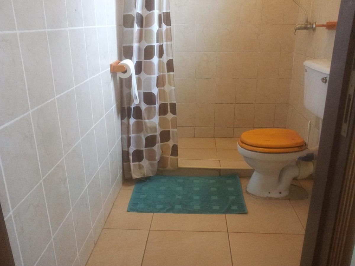 Airport Guesthouse 恩德培 外观 照片